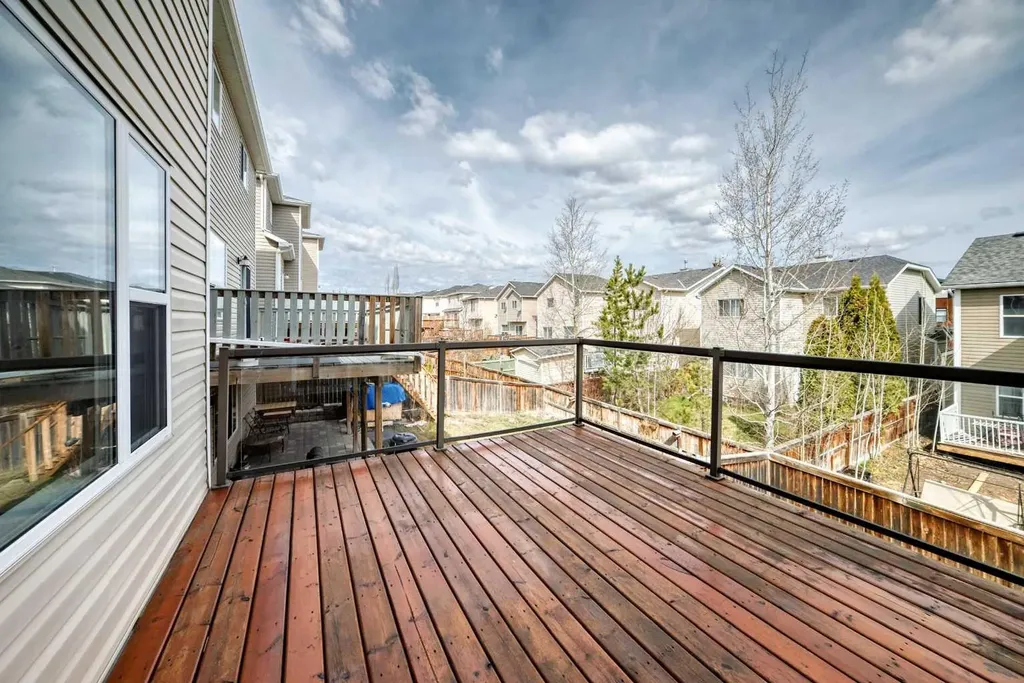 54 Royal Elm Road NW Calgary AB T3G 5V7