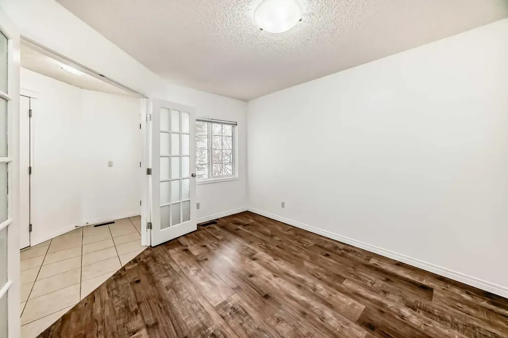 54 Royal Elm Road NW Calgary AB T3G 5V7