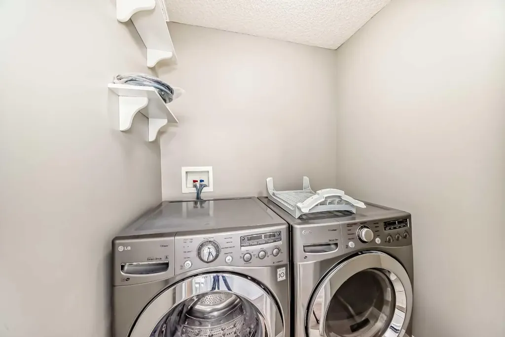 54 Royal Elm Road NW Calgary AB T3G 5V7