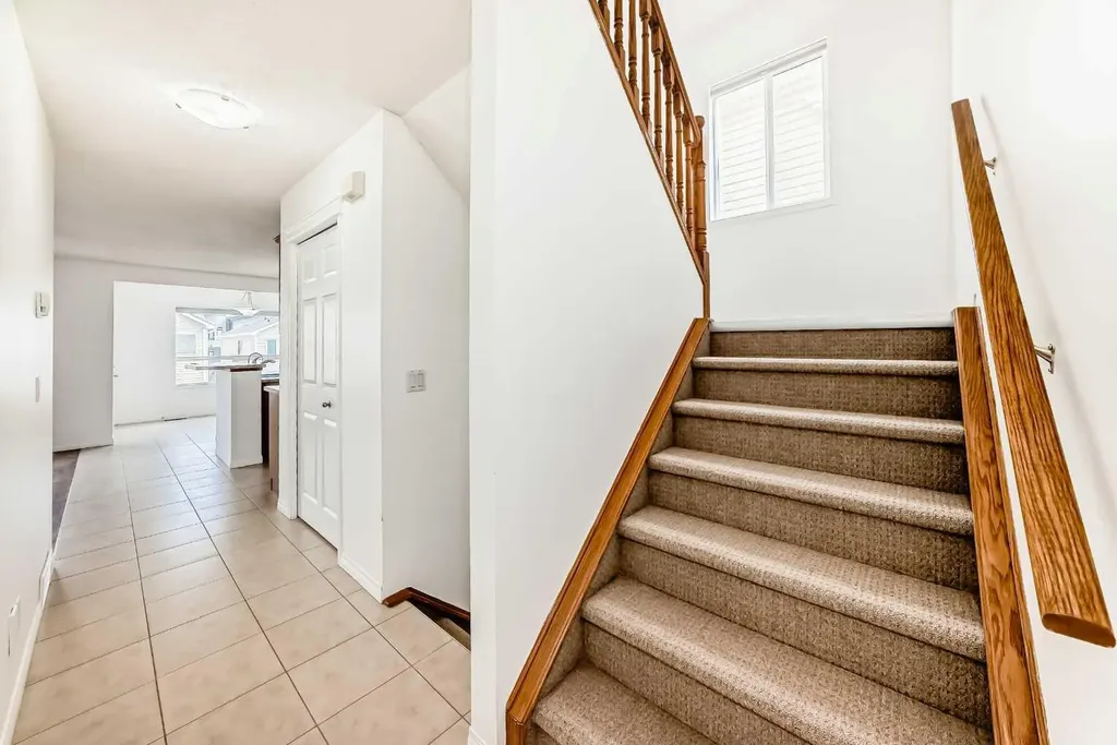 54 Royal Elm Road NW Calgary AB T3G 5V7