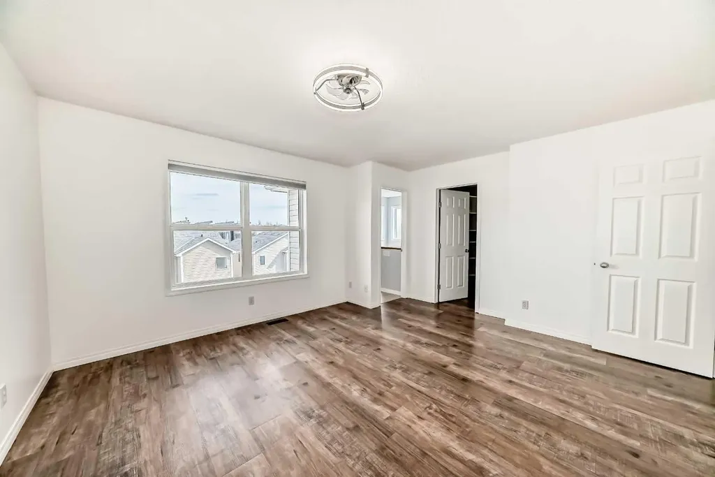 54 Royal Elm Road NW Calgary AB T3G 5V7
