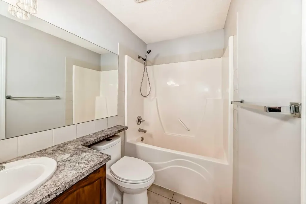 54 Royal Elm Road NW Calgary AB T3G 5V7