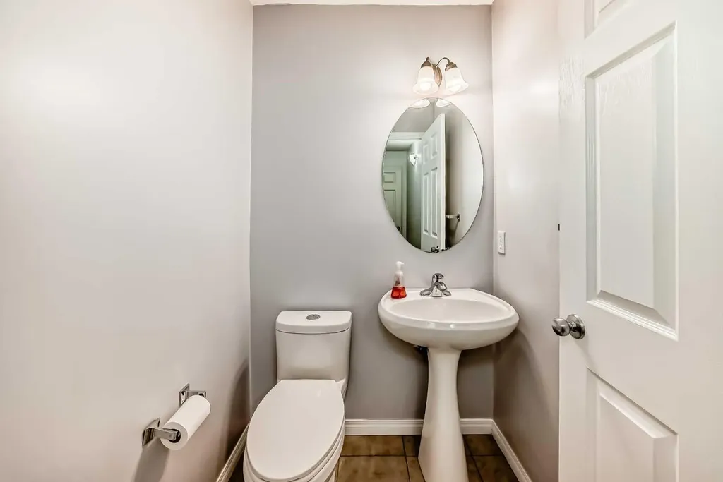 54 Royal Elm Road NW Calgary AB T3G 5V7