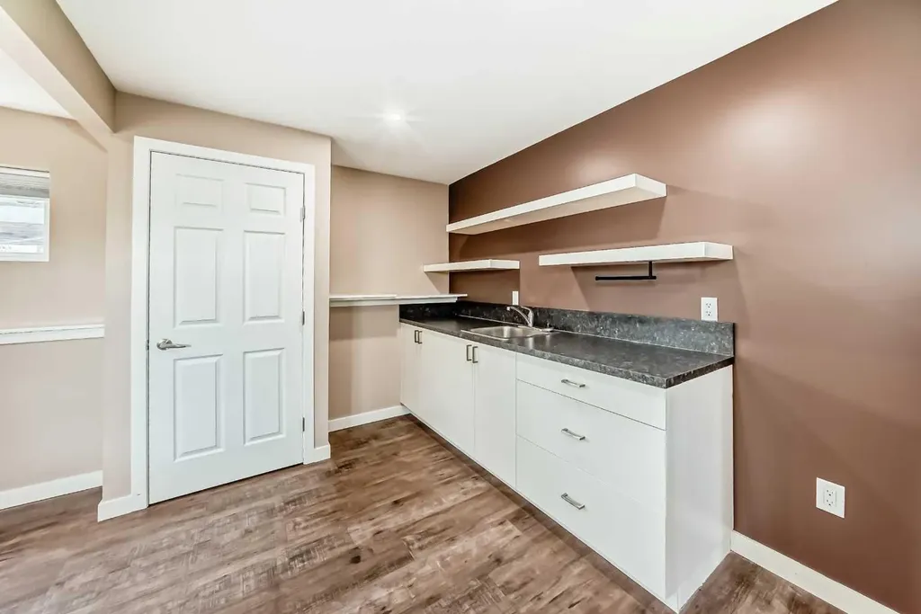 54 Royal Elm Road NW Calgary AB T3G 5V7