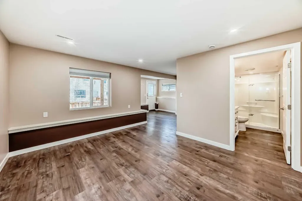 54 Royal Elm Road NW Calgary AB T3G 5V7