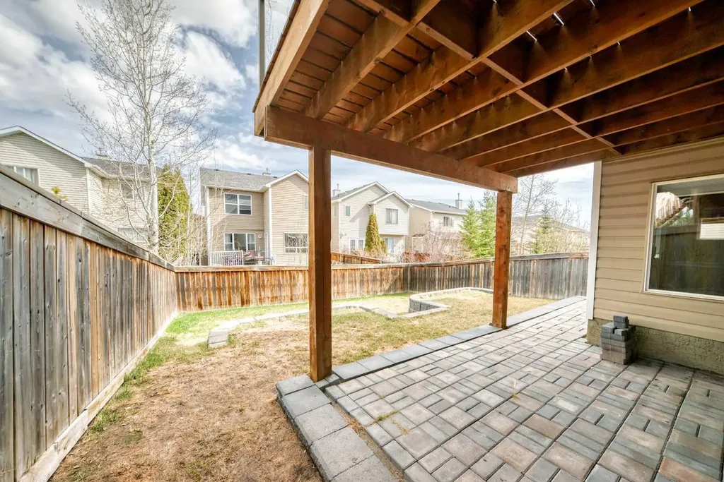 54 Royal Elm Road NW Calgary AB T3G 5V7