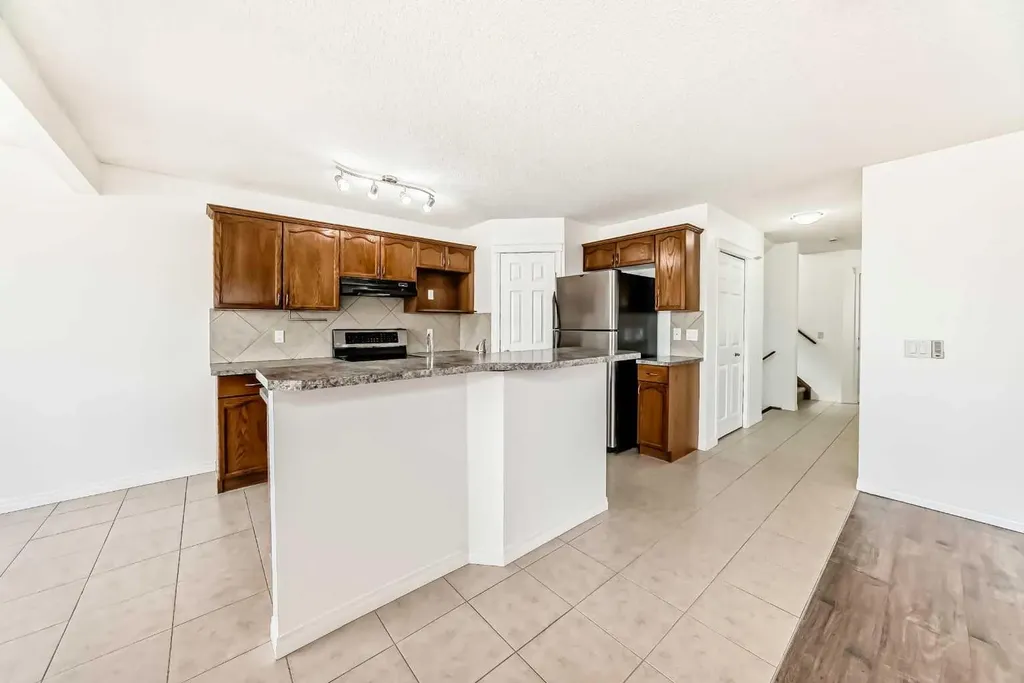 54 Royal Elm Road NW Calgary AB T3G 5V7