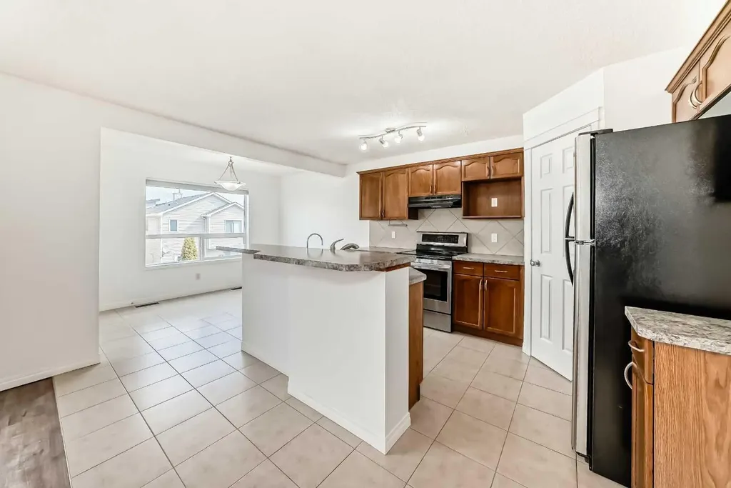 54 Royal Elm Road NW Calgary AB T3G 5V7