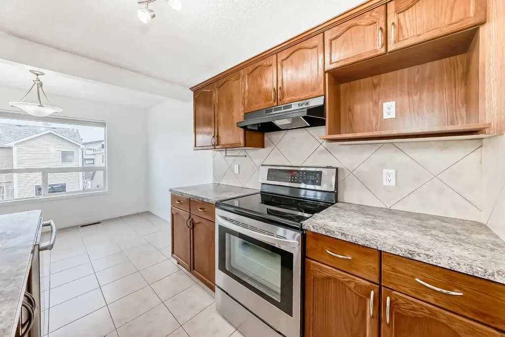 54 Royal Elm Road NW Calgary AB T3G 5V7