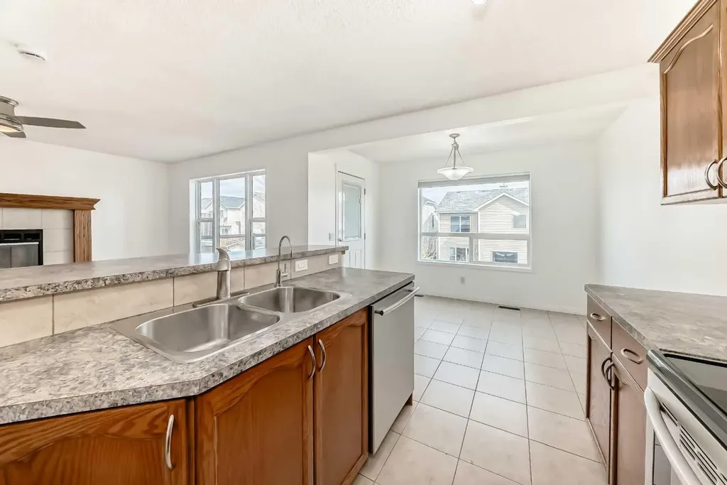 54 Royal Elm Road NW Calgary AB T3G 5V7