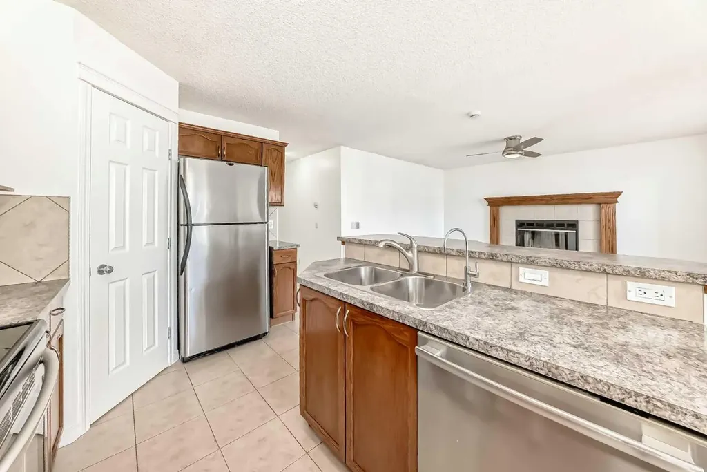 54 Royal Elm Road NW Calgary AB T3G 5V7