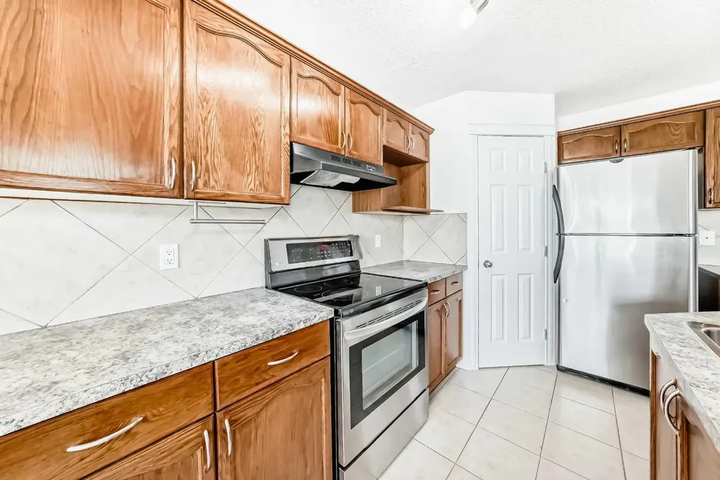 54 Royal Elm Road NW Calgary AB T3G 5V7
