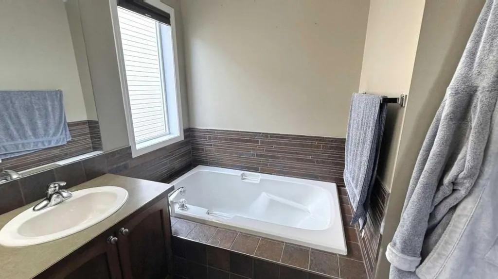 379 Cimarron Boulevard Okotoks AB T1S2L8