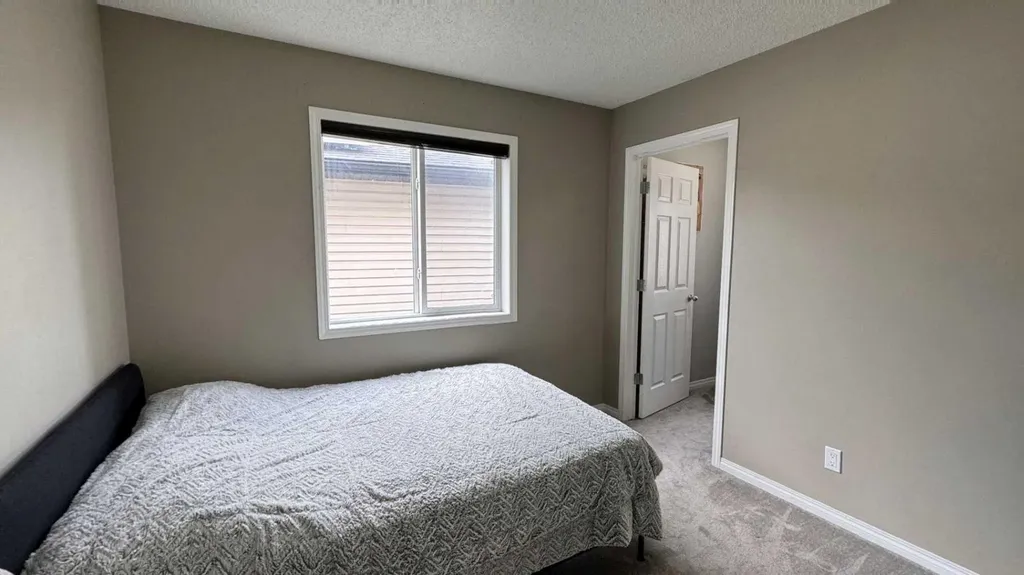 379 Cimarron Boulevard Okotoks AB T1S2L8
