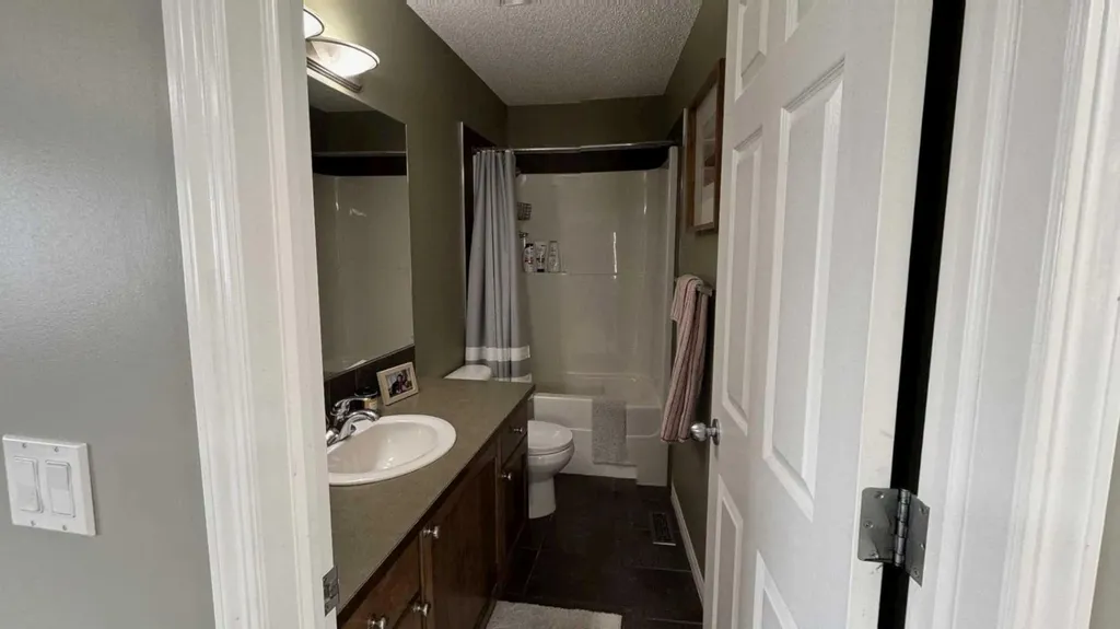 379 Cimarron Boulevard Okotoks AB T1S2L8