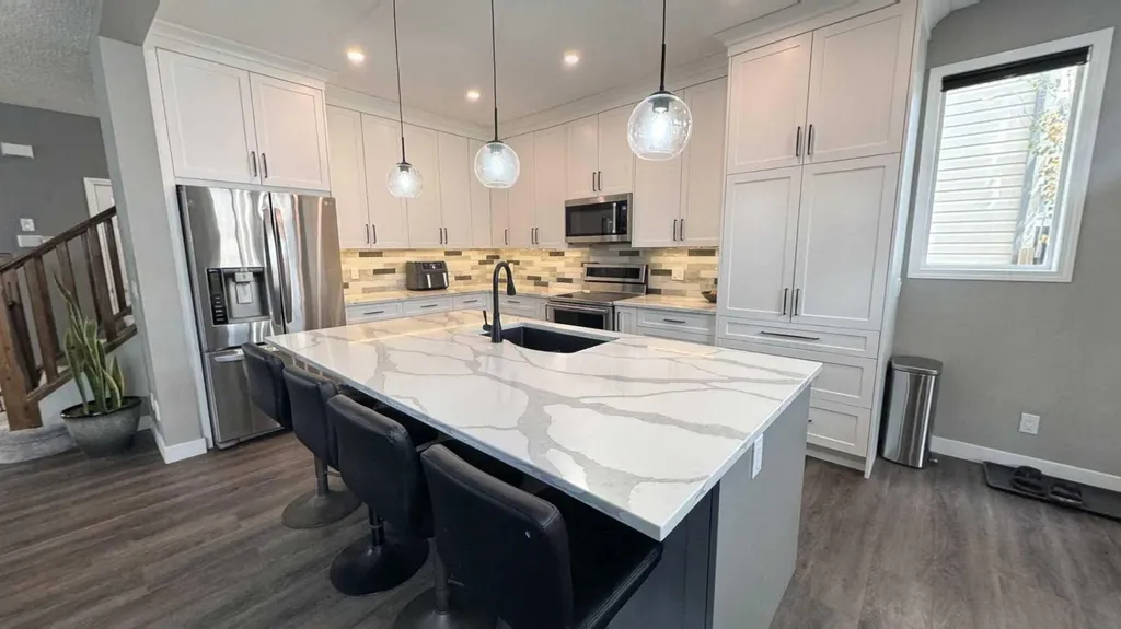 379 Cimarron Boulevard Okotoks AB T1S2L8