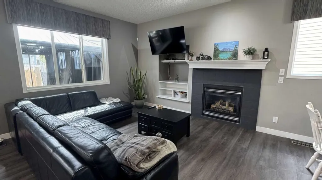 379 Cimarron Boulevard Okotoks AB T1S2L8