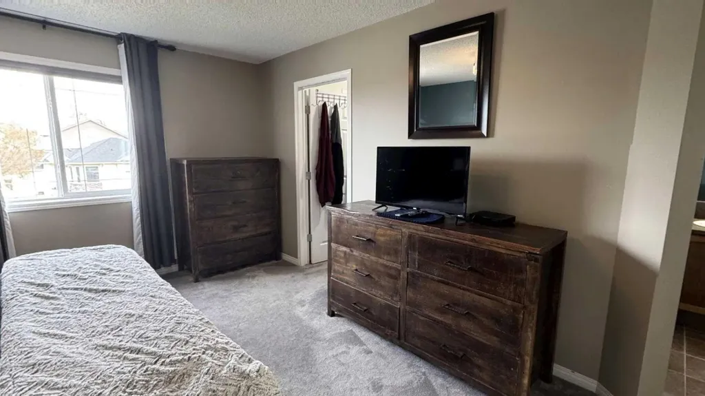 379 Cimarron Boulevard Okotoks AB T1S2L8