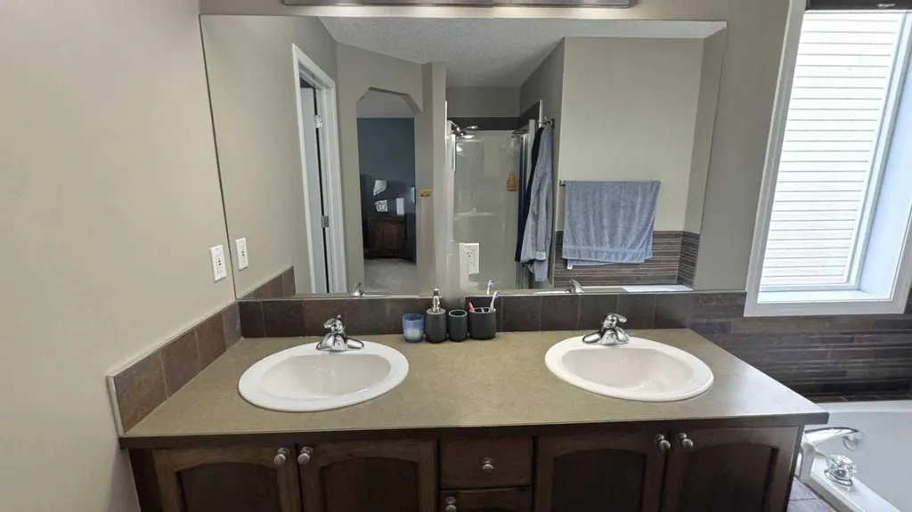 379 Cimarron Boulevard Okotoks AB T1S2L8