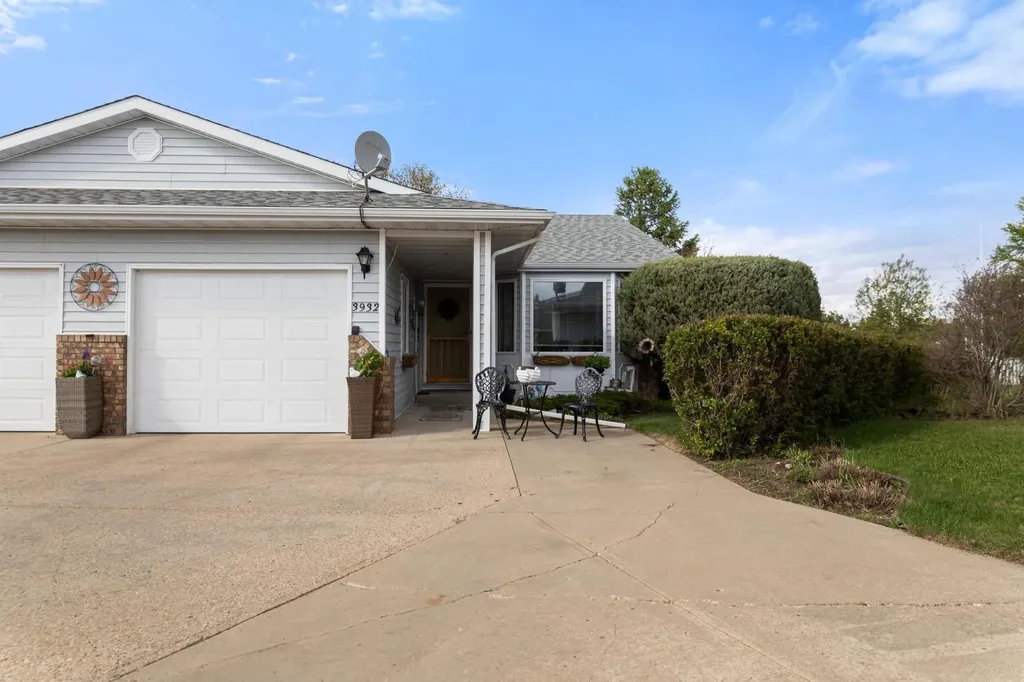 3932 56a Street Close Camrose AB T4V 4L1