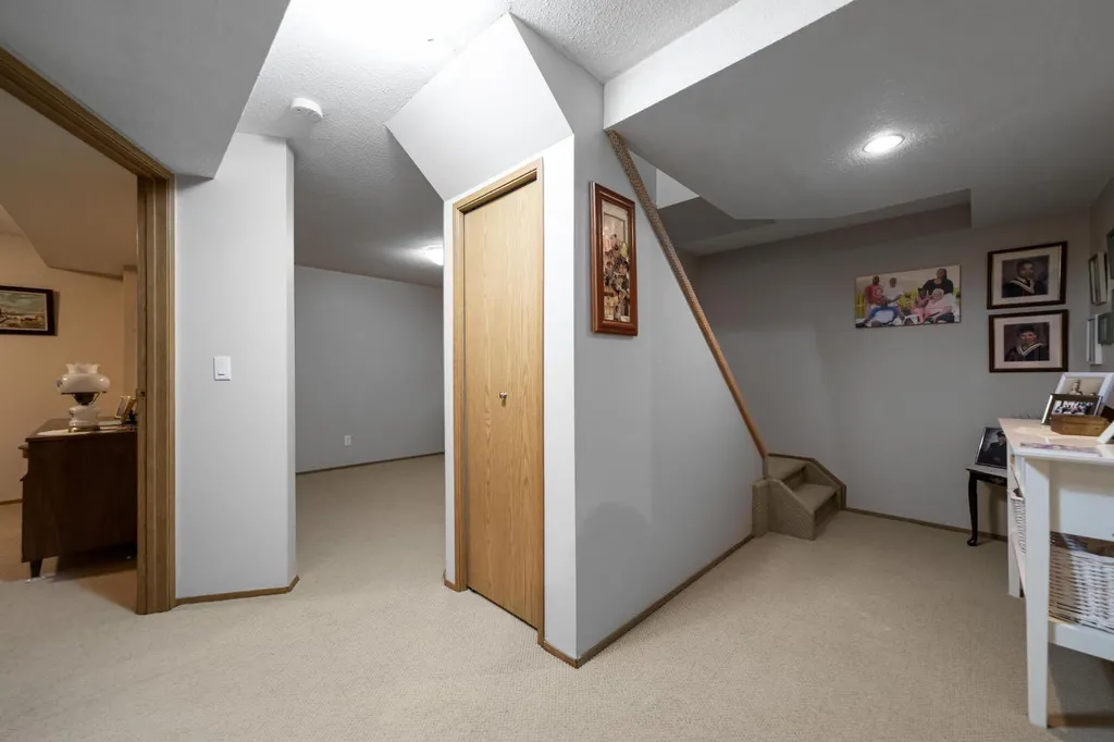 3932 56a Street Close Camrose AB T4V 4L1