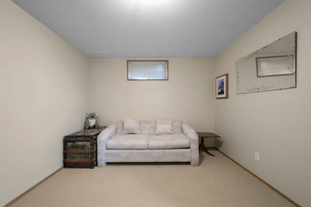 3932 56a Street Close Camrose AB T4V 4L1