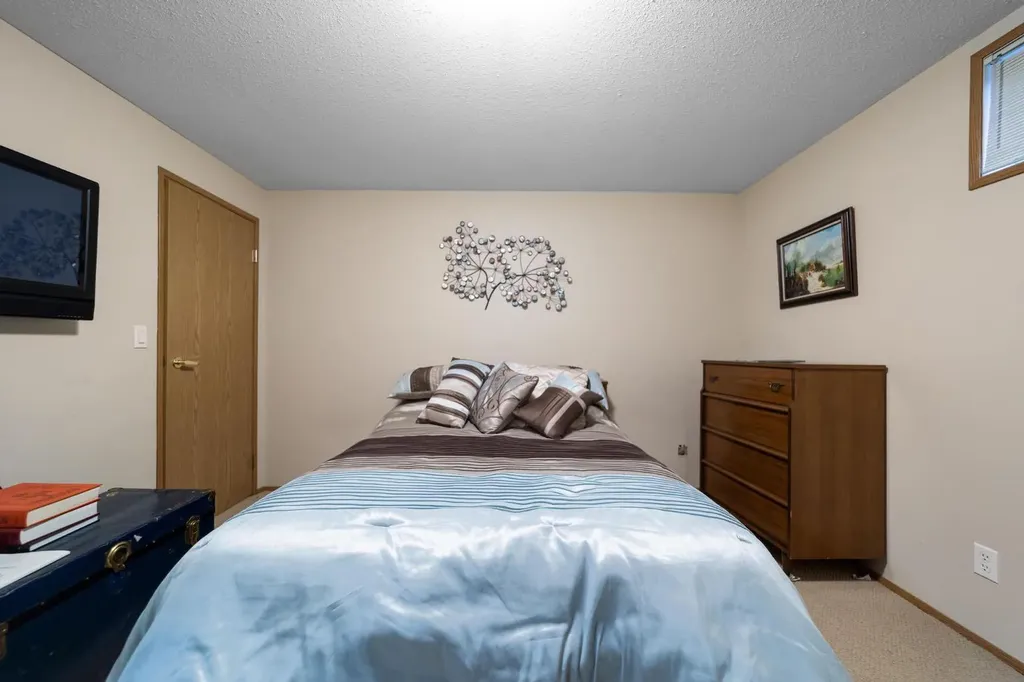 3932 56a Street Close Camrose AB T4V 4L1