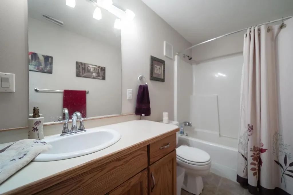 3932 56a Street Close Camrose AB T4V 4L1