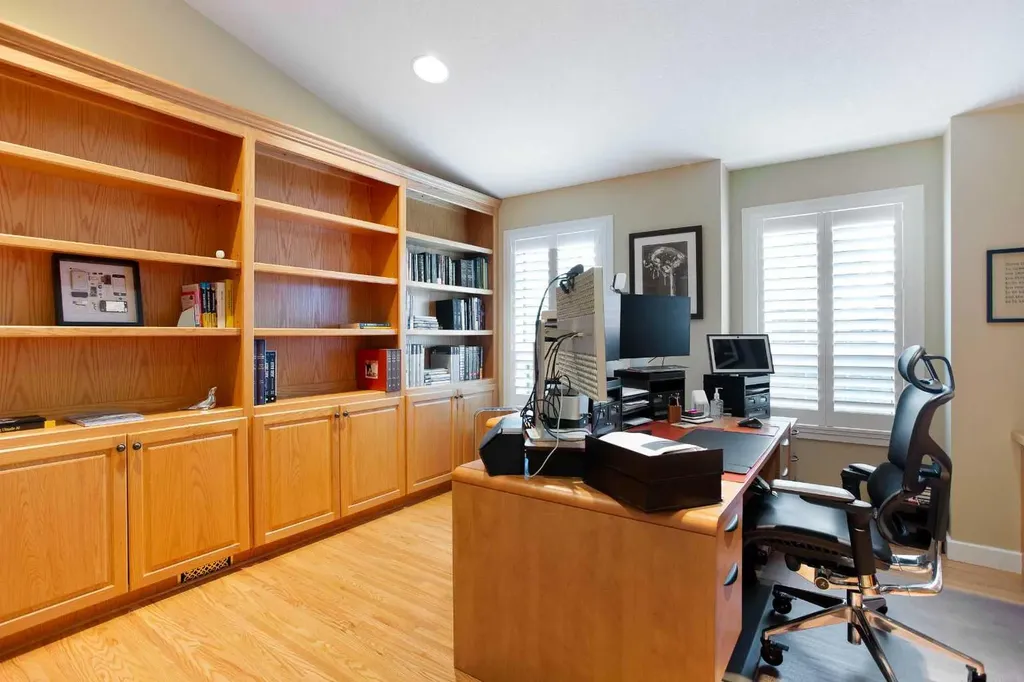 5028 Vanstone Crescent NW Calgary AB T3A 0V9
