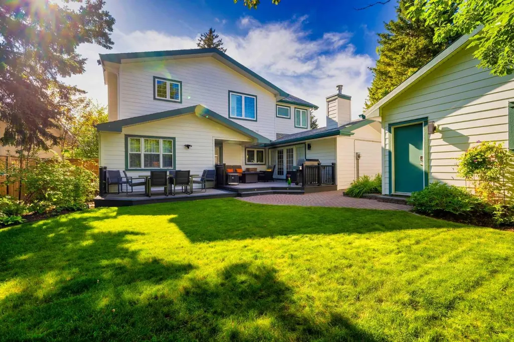 5028 Vanstone Crescent NW Calgary AB T3A 0V9