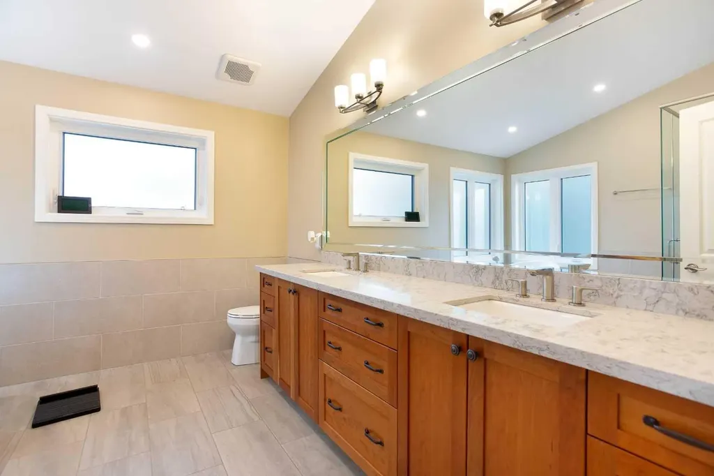 5028 Vanstone Crescent NW Calgary AB T3A 0V9