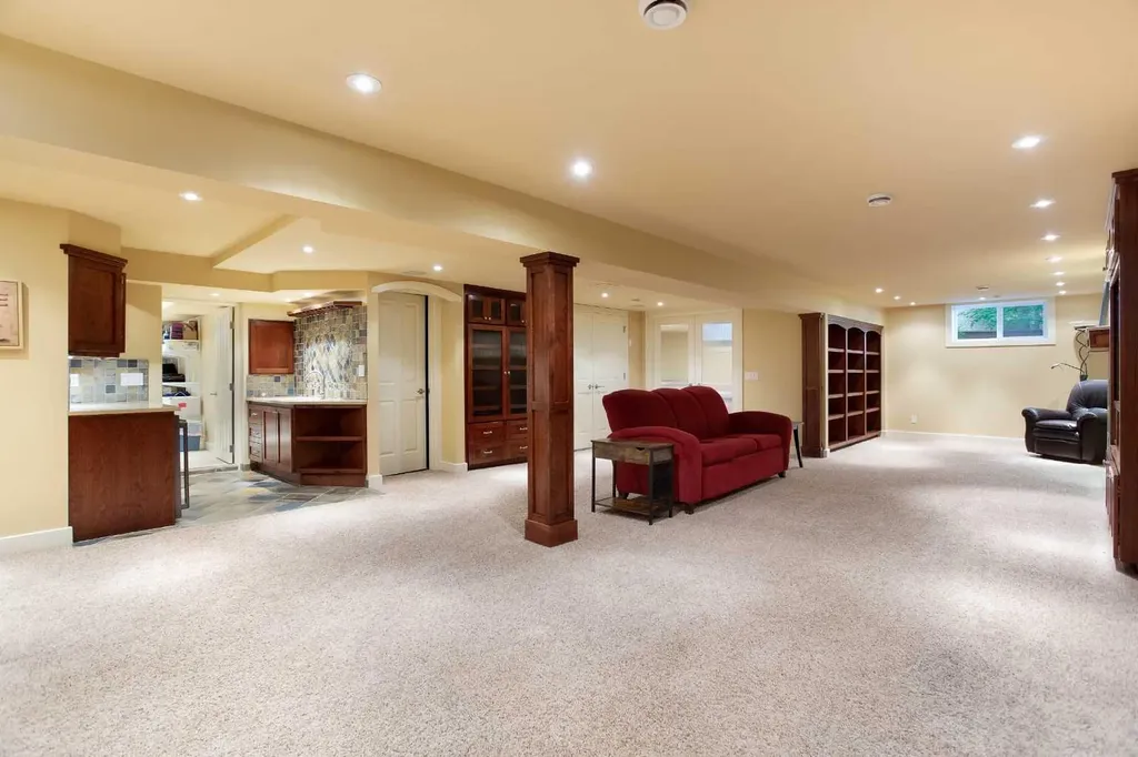 5028 Vanstone Crescent NW Calgary AB T3A 0V9