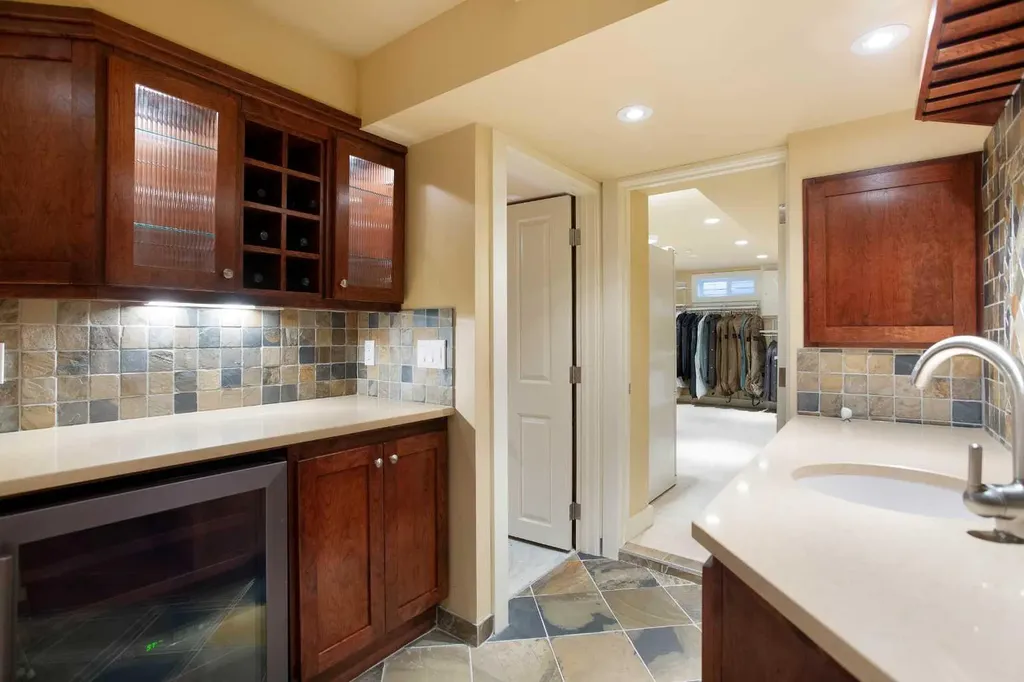 5028 Vanstone Crescent NW Calgary AB T3A 0V9