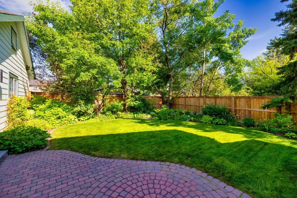 5028 Vanstone Crescent NW Calgary AB T3A 0V9
