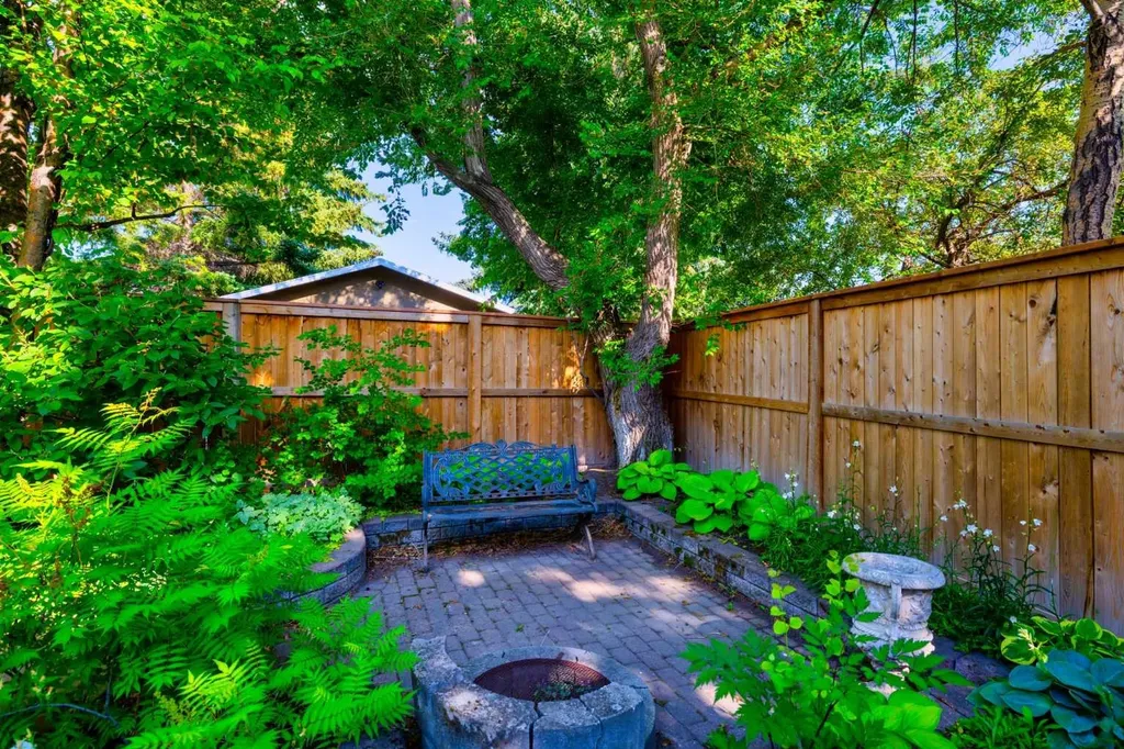 5028 Vanstone Crescent NW Calgary AB T3A 0V9