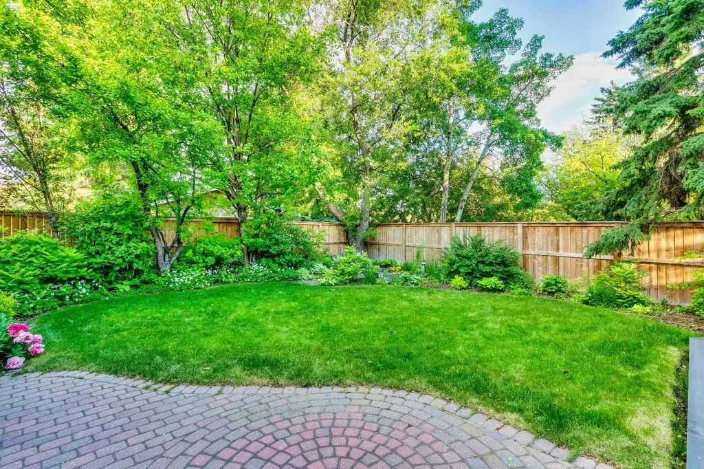 5028 Vanstone Crescent NW Calgary AB T3A 0V9
