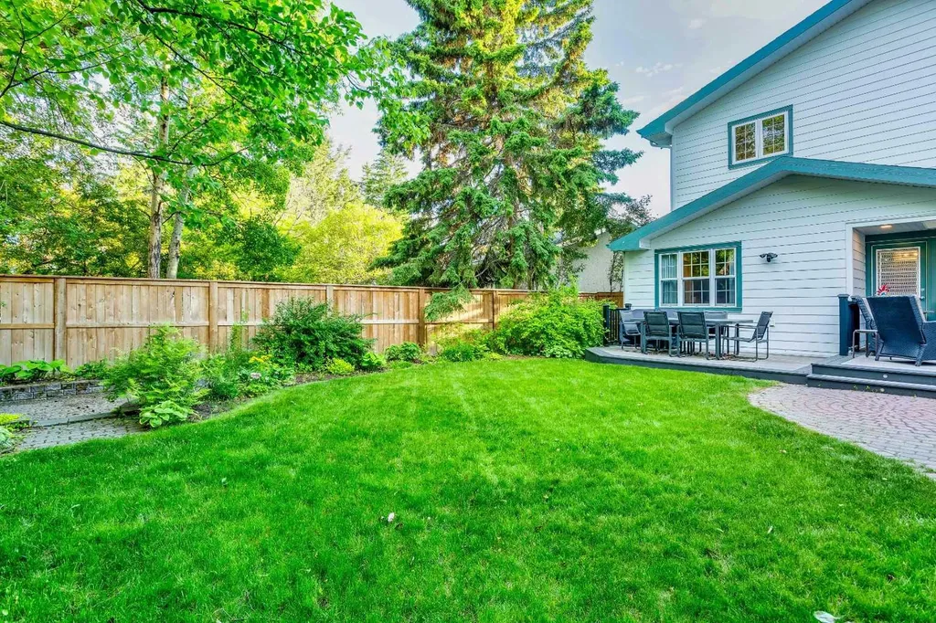 5028 Vanstone Crescent NW Calgary AB T3A 0V9