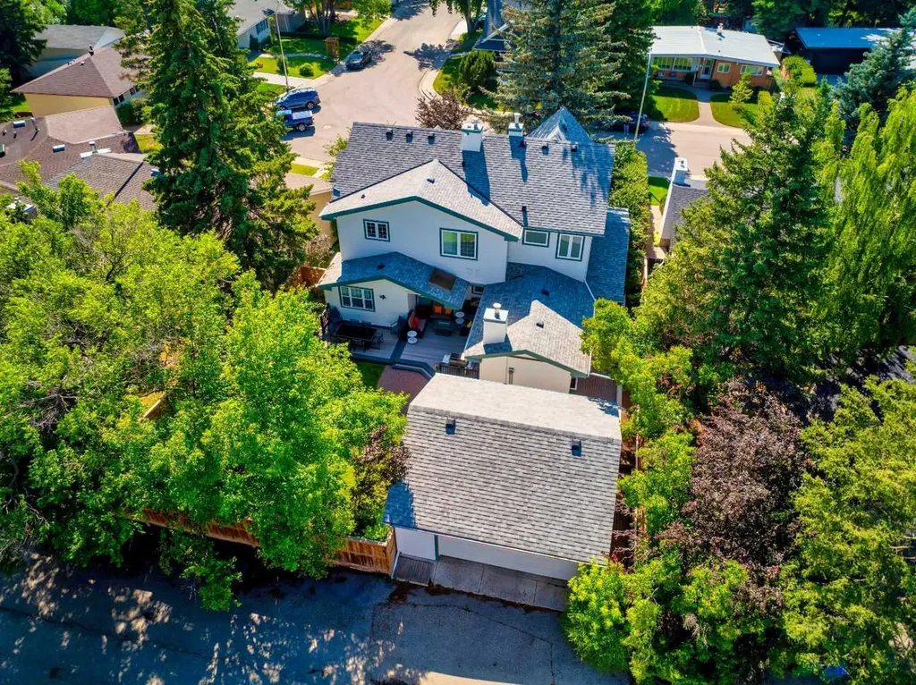 5028 Vanstone Crescent NW Calgary AB T3A 0V9