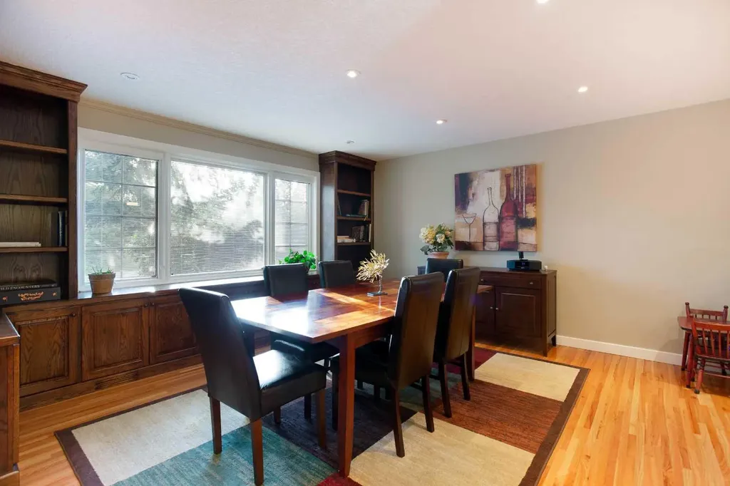 5028 Vanstone Crescent NW Calgary AB T3A 0V9