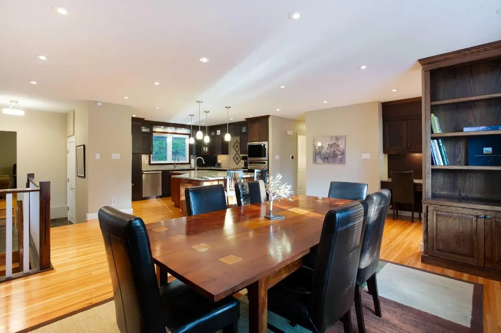 5028 Vanstone Crescent NW Calgary AB T3A 0V9