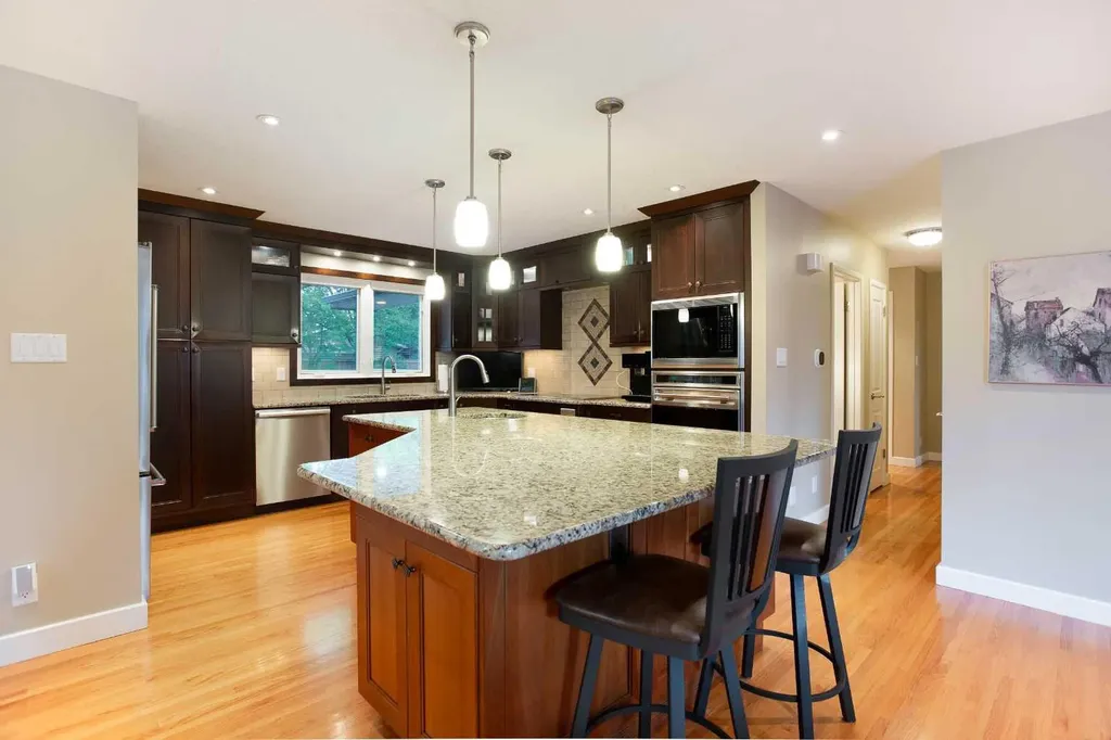 5028 Vanstone Crescent NW Calgary AB T3A 0V9