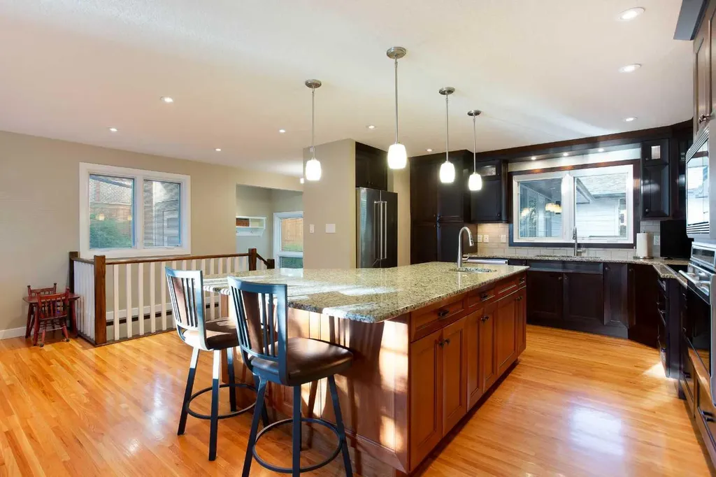 5028 Vanstone Crescent NW Calgary AB T3A 0V9