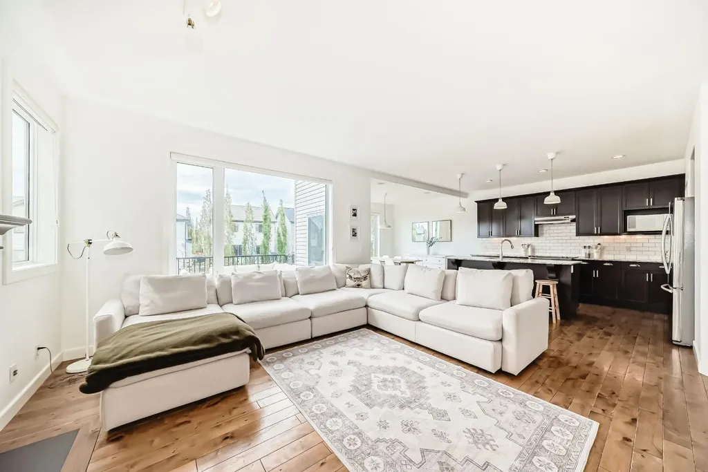 35 Sunset View Cochrane AB T4C0G3