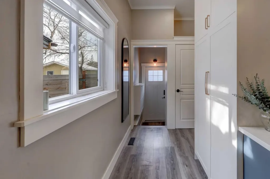 2307 15a Street SE Calgary AB T2G 3N3