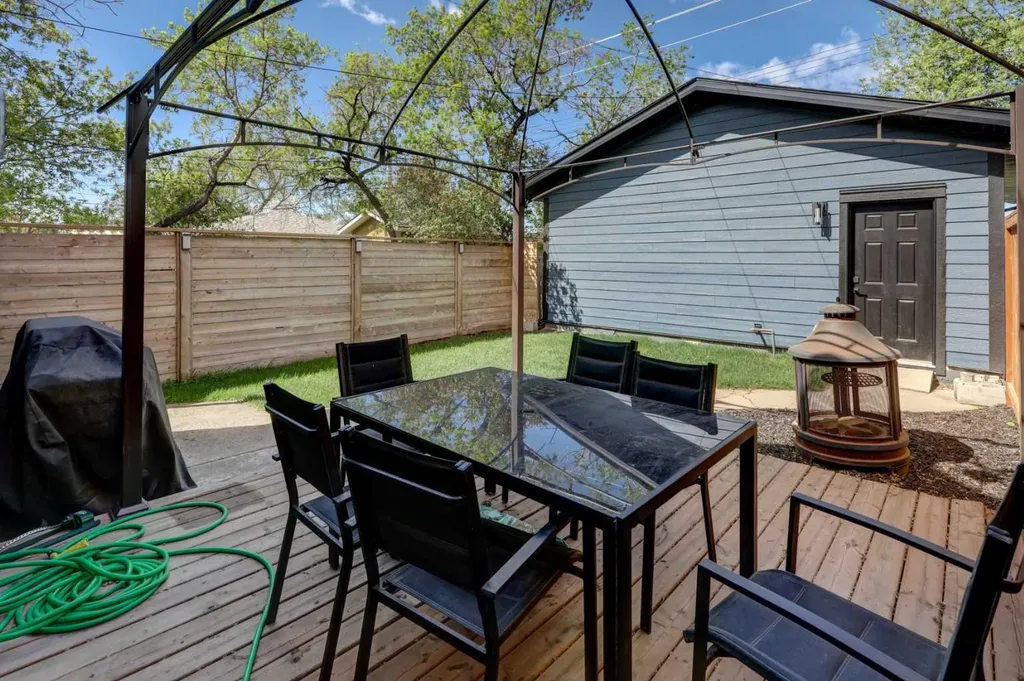 2307 15a Street SE Calgary AB T2G 3N3