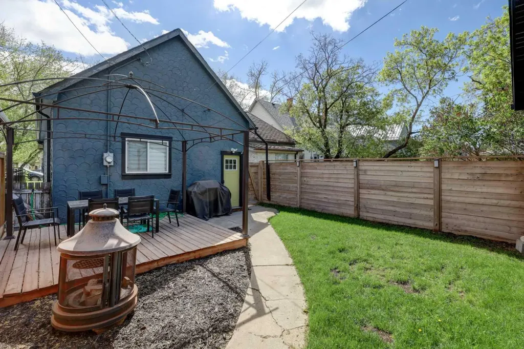 2307 15a Street SE Calgary AB T2G 3N3