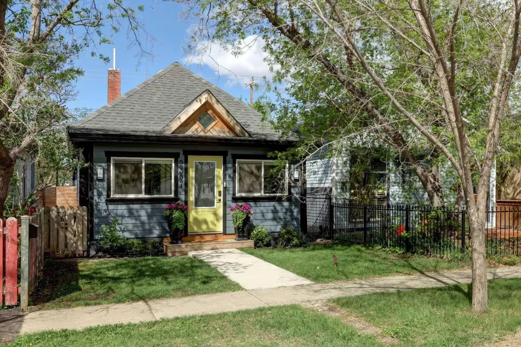 2307 15a Street SE Calgary AB T2G 3N3