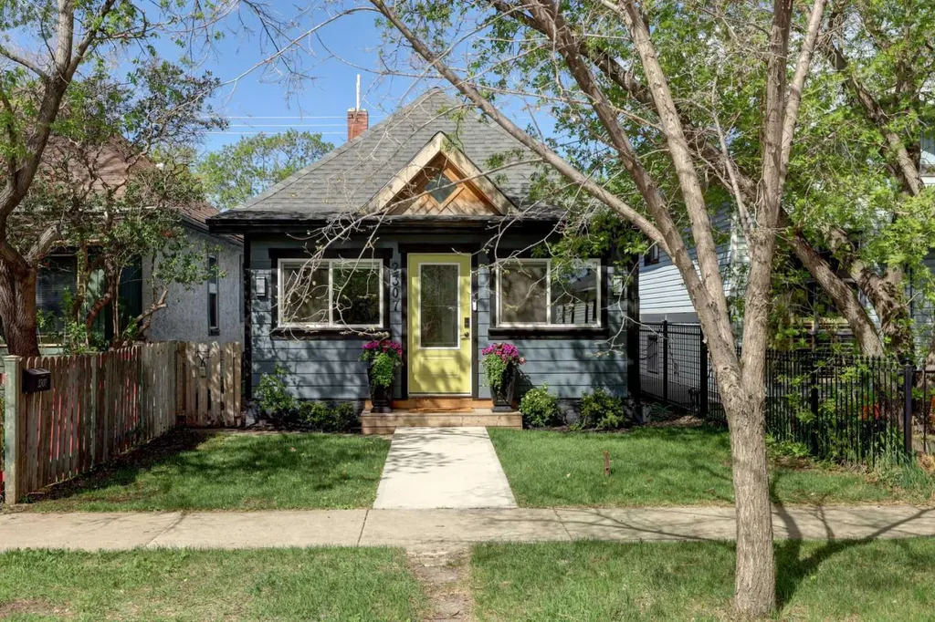 2307 15a Street SE Calgary AB T2G 3N3