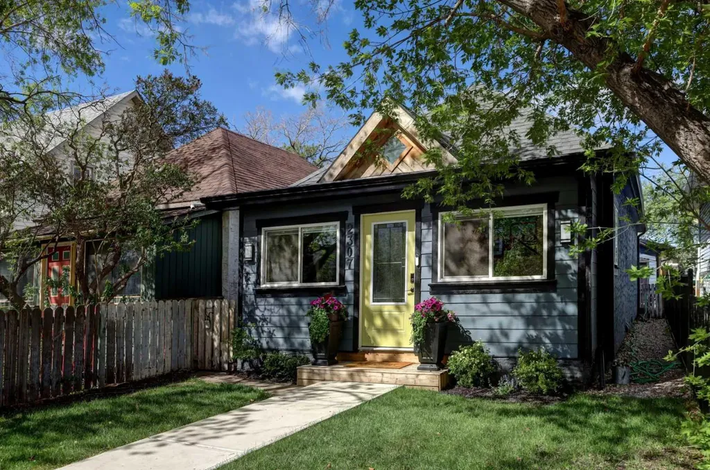 2307 15a Street SE Calgary AB T2G 3N3