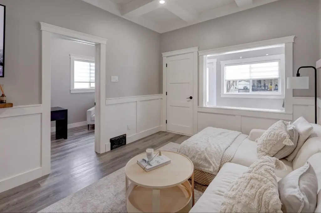 2307 15a Street SE Calgary AB T2G 3N3